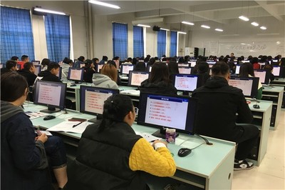 新华计算机培训班 开启您的数字未来之门